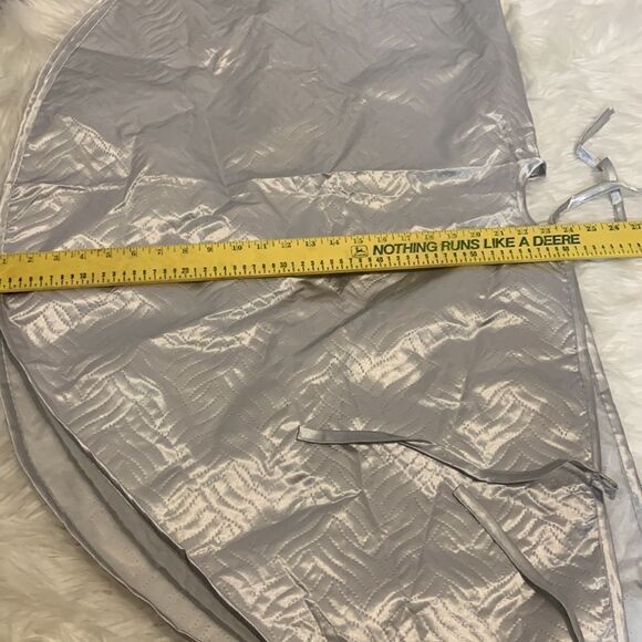 Silver quilted Christmas tree skirt. New, never used - Picture 3 of 6